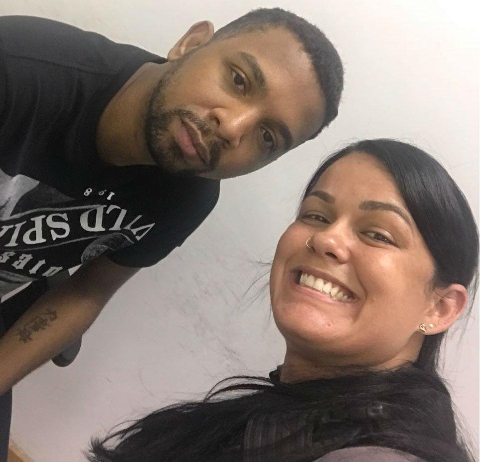 Policiais fazem selfies sorrindo ao lado de Rog&eacute;rio 157 ap&oacute;s pris&atilde;o	