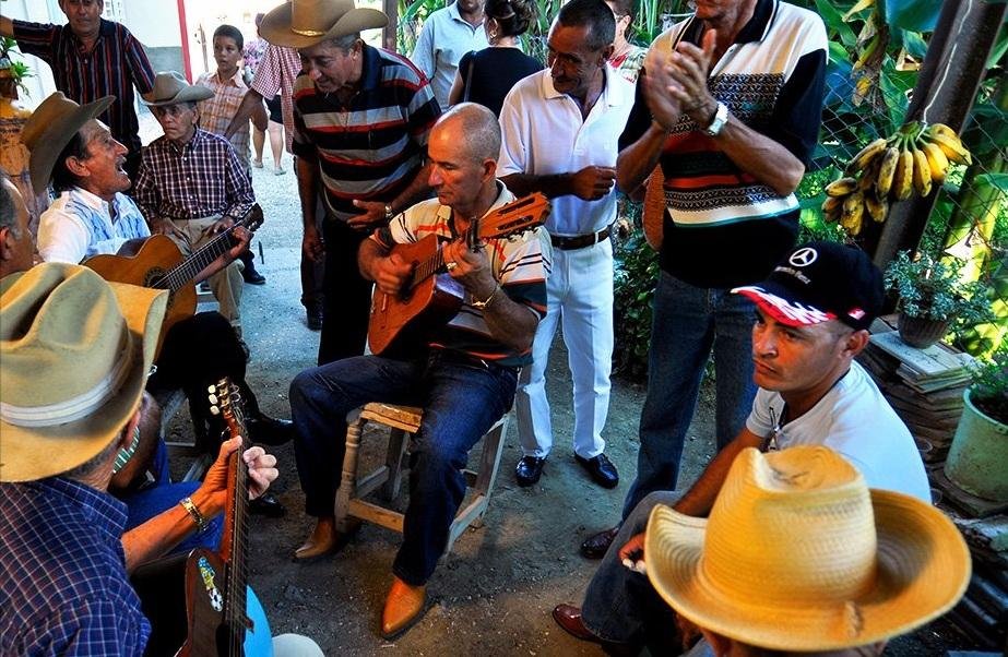  As d&eacute;cadas de 1940 e 1950 s&atilde;o consideradas "a Era de Ouro do Punto Cubano"