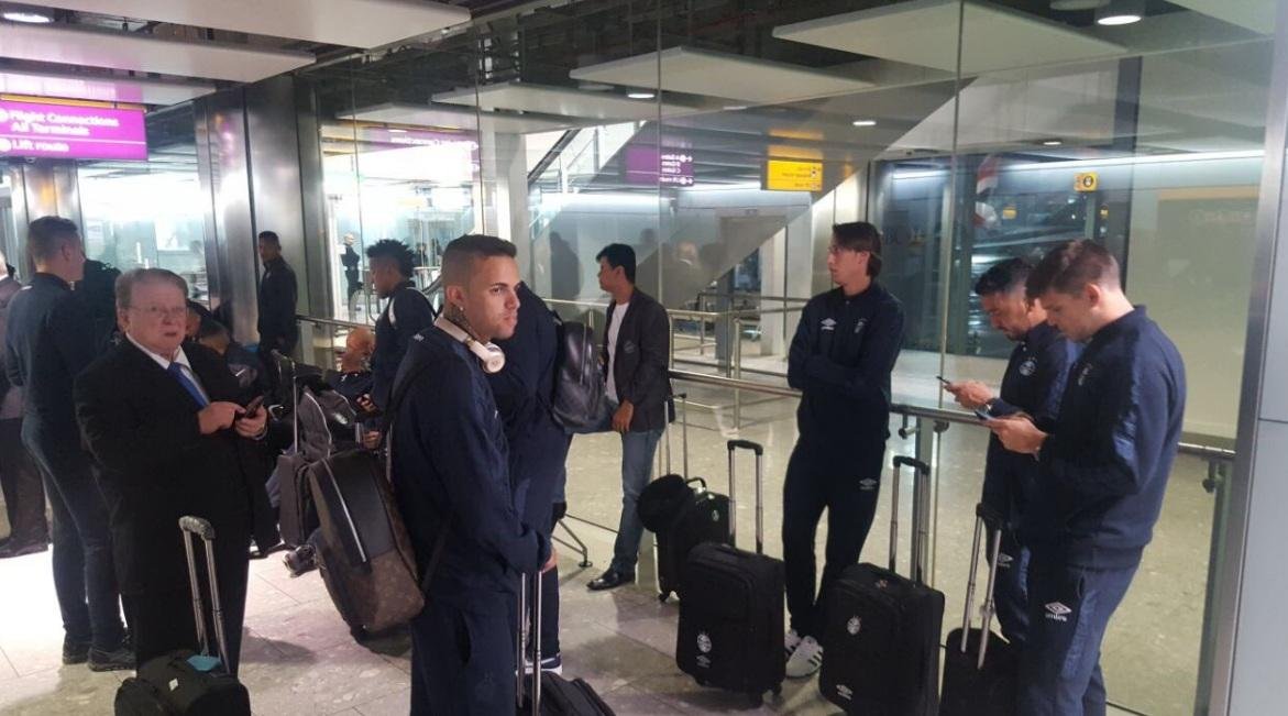 Gr&ecirc;mio chega a Londres e aguarda nova conex&atilde;o para Emirados &Aacute;rabes 