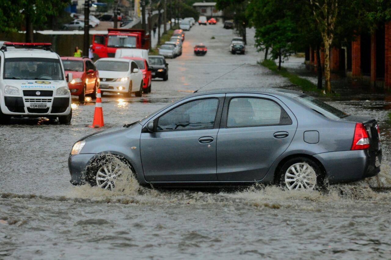 Avenida Ipiranga pr&oacute;ximo &agrave; CEEE est&aacute; bloqueada