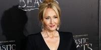 J. K. Rowling defende permanência de Johnny Depp em 