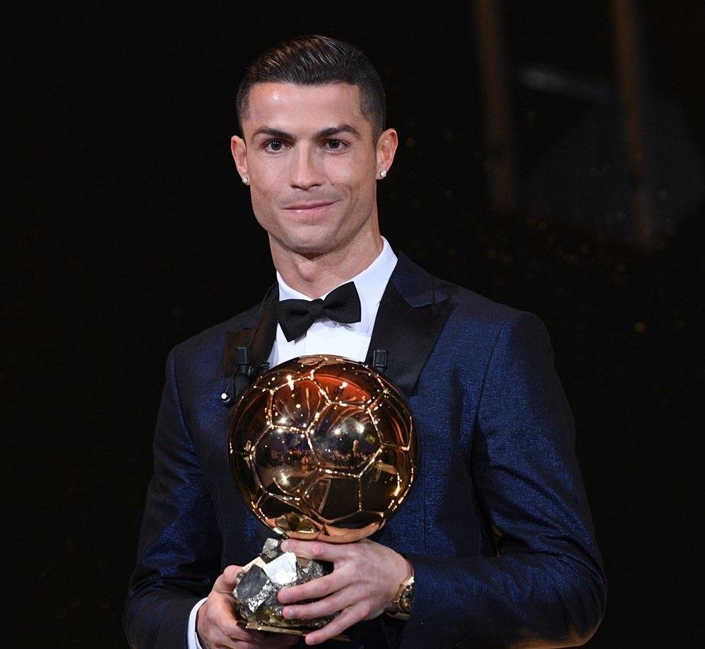 Cristiano Ronaldo ganhou quinta bola de ouro e igualou Messi