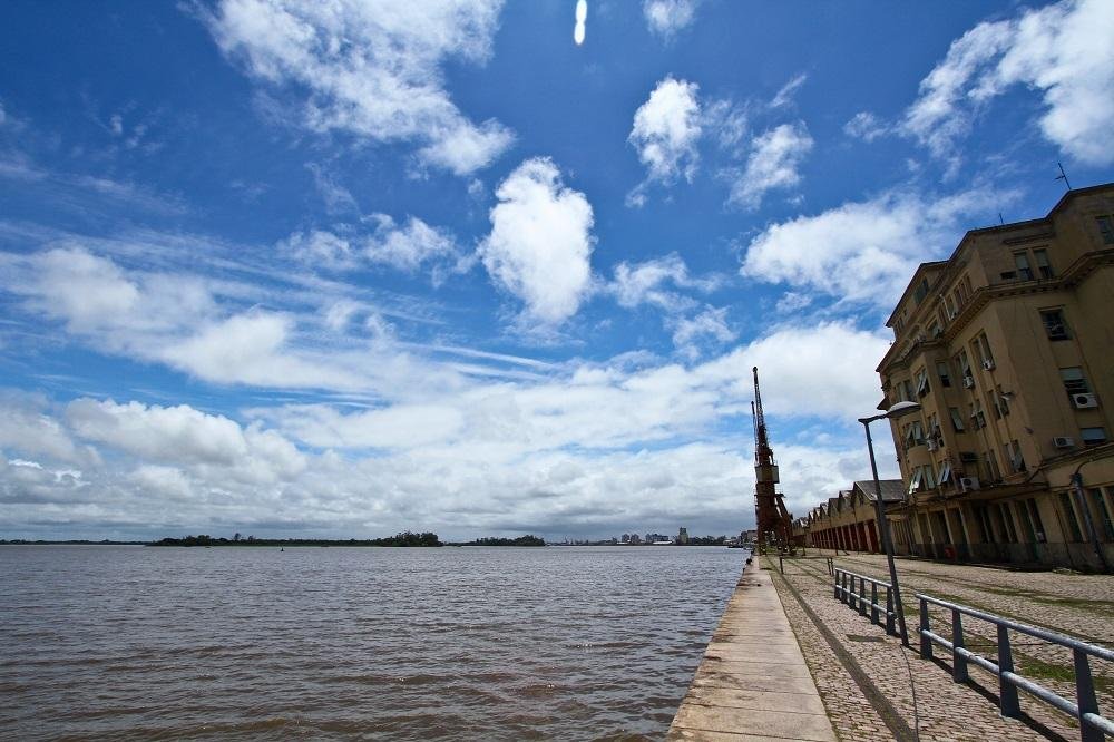 Porto Alegre ter&aacute; sexta-feira quente e de muito sol