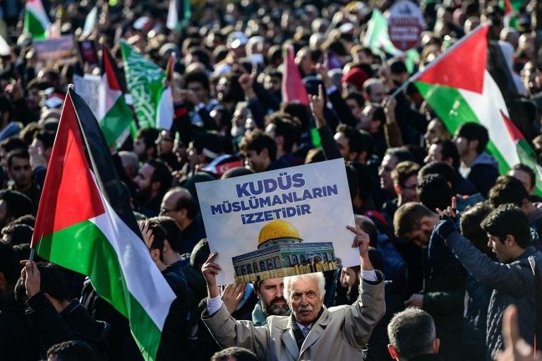 Homem participava de protesto contra o reconhecimento de Jerusal&eacute;m como capital do pa&iacute;s