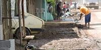 Após temporal, famílias de Viamão fazem mutirão de limpeza