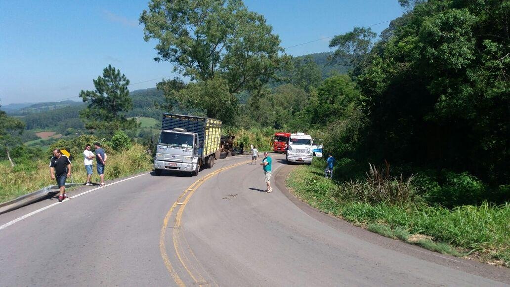 Tombamento de ve&iacute;culo ocorreu no km 269