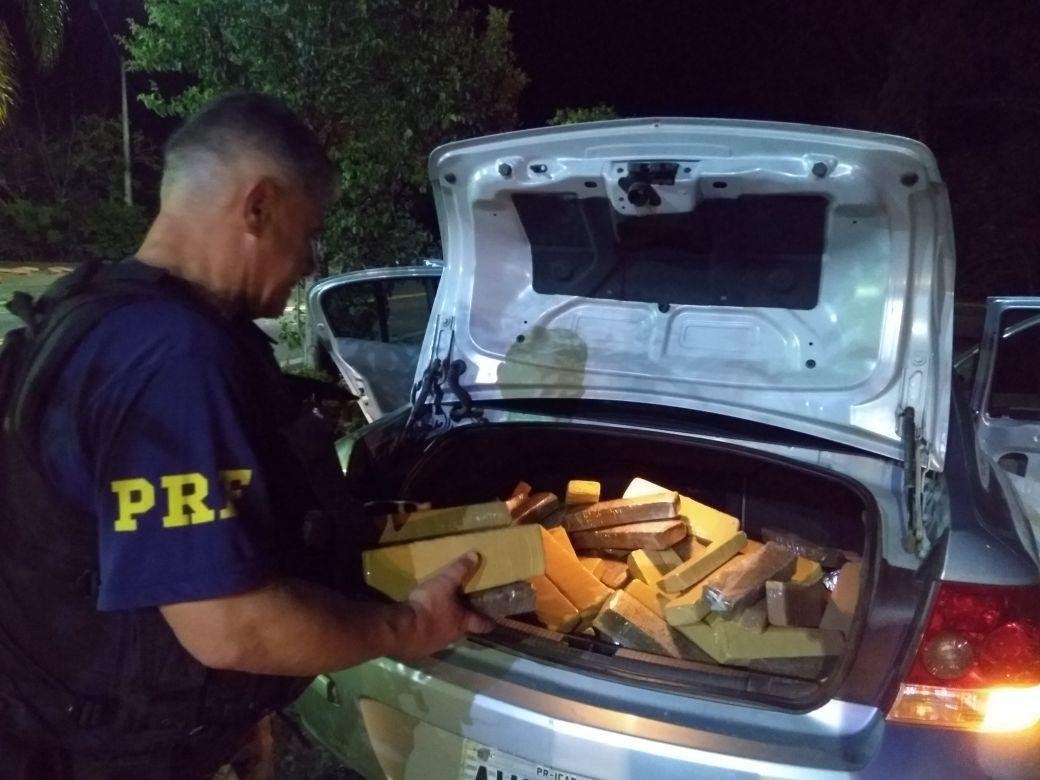 Carro com placas de Santa Catarina foi interceptado em Uruguaiana na madrugada deste s&aacute;bado
