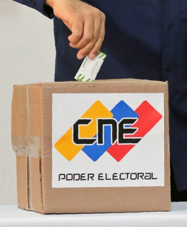 Vit&oacute;ria nas municipais d&aacute; impulso a Maduro para reelei&ccedil;&atilde;o