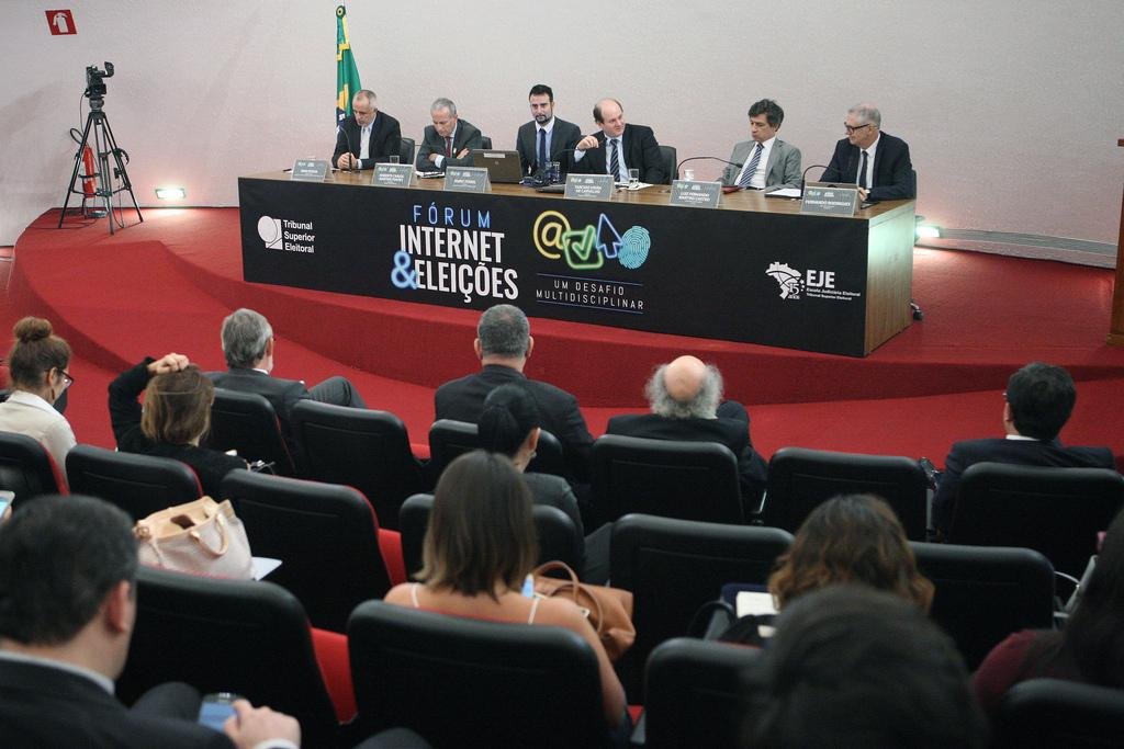 Conselho decidiu que far&aacute; um mapeamento de normas internacionais e boas pr&aacute;ticas no tratamento de fake news