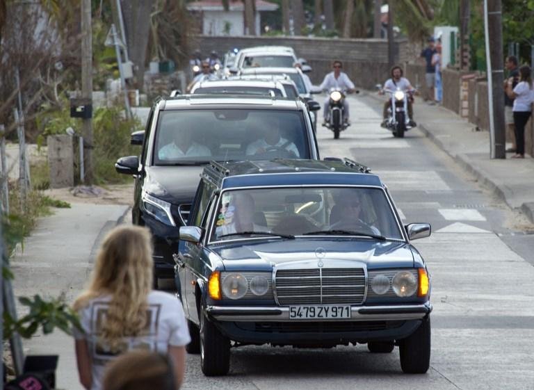 Cortejo f&uacute;nebre percorreu a ilha