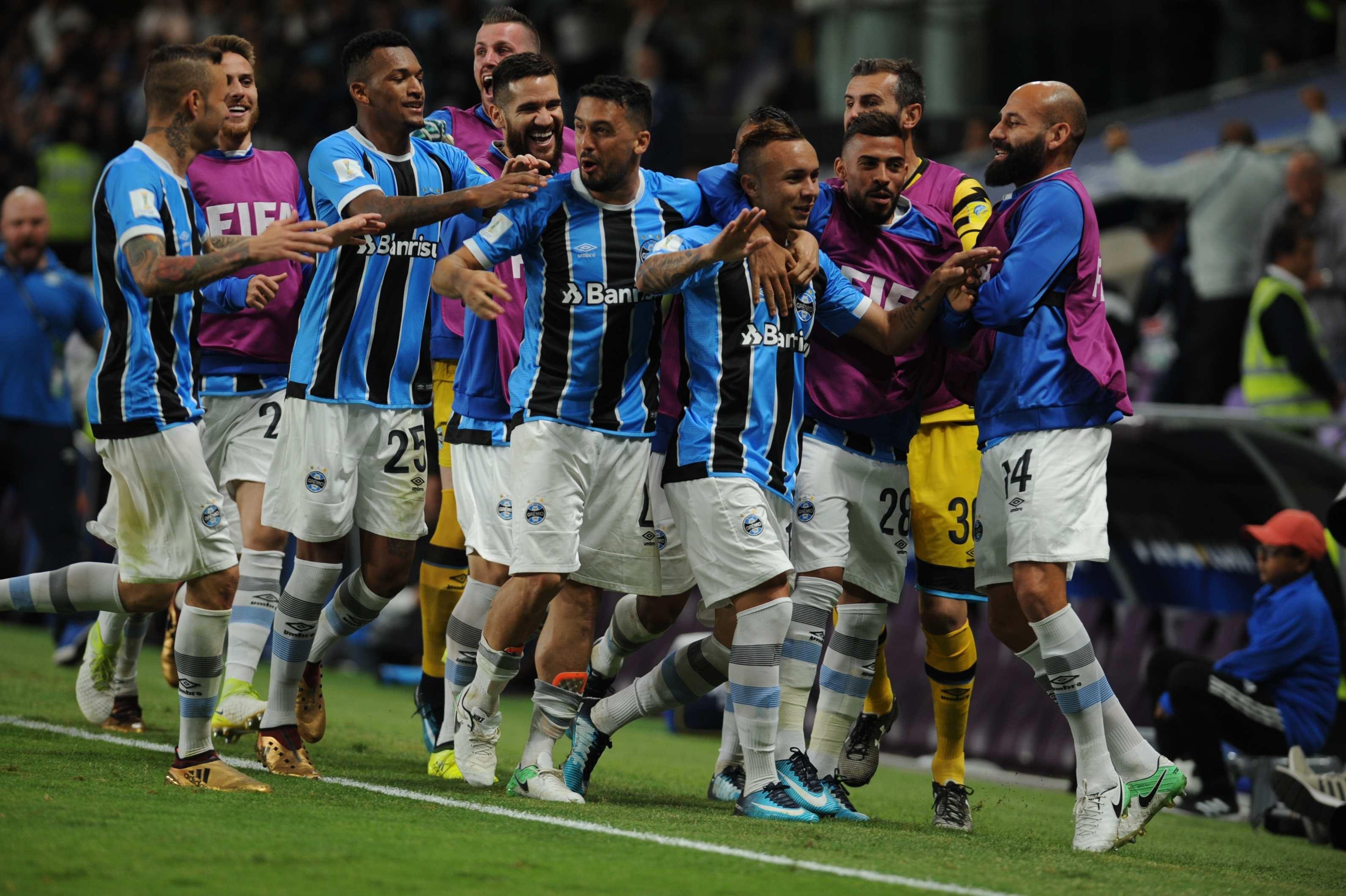 Gr&ecirc;mio comemora gol na prorroga&ccedil;&atilde;o