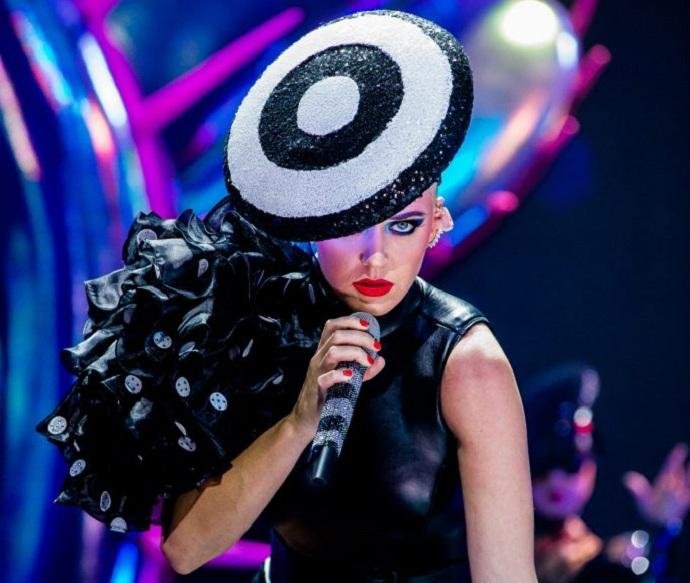 Cantora vem ao Brasil com sua "Witness Tour"