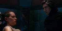 Daisy Ridley como Rey e Adam Driver como Kylo Ren