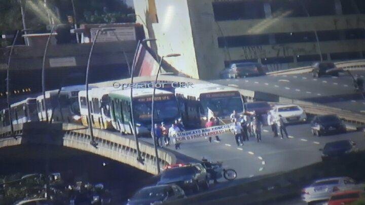 Manifesta&ccedil;&atilde;o trancou tr&acirc;nsito no T&uacute;nel da Concei&ccedil;&atilde;o