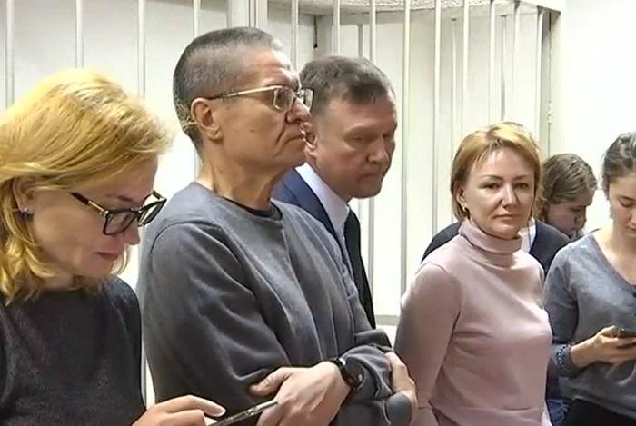 Homem &eacute; acusado de ter exigido propina a presidente de petroleira
