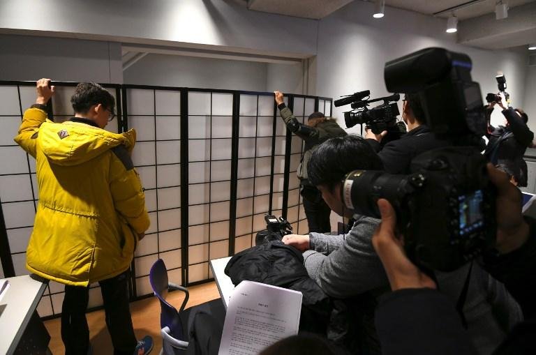 Oculta atr&aacute;s de biombo, atriz sul-coreana acusou o conhecido diretor de cinema Kim Ki-Duk de agredi-la sexualmente