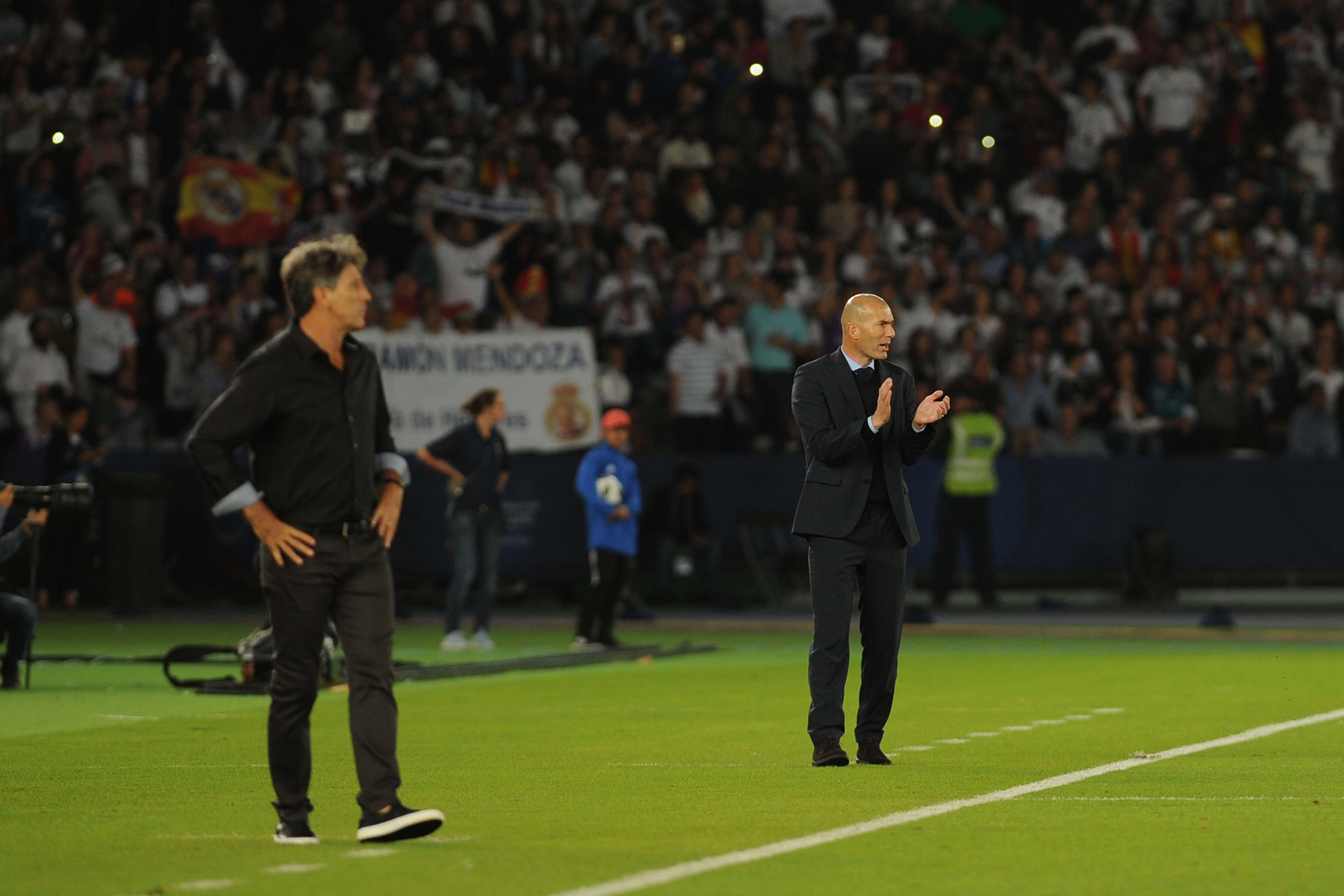 Zidane celebra novo t&iacute;tulo e torce para que Cristiano Ronaldo se aposente no Real 