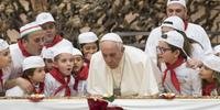 Papa comemora 81 anos e pede que todos sejam 