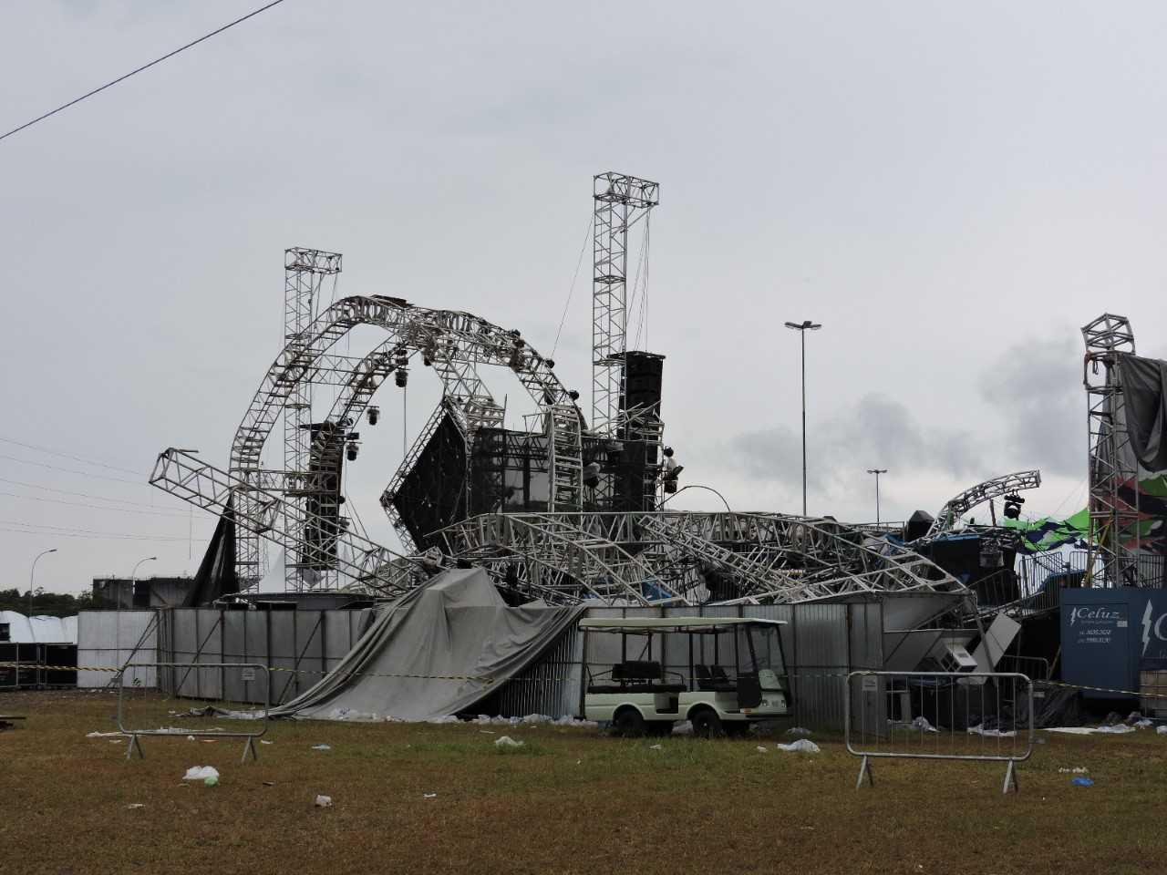 Ventos derrubaram estrutura de palco de festa em Esteio