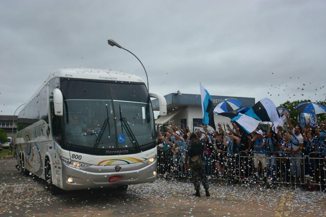 Gr&ecirc;mio chega a Porto Alegre ap&oacute;s ficar com vice no Mundial de Clubes
