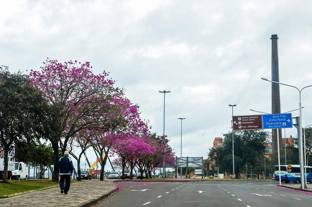 Porto Alegre ter&aacute; ter&ccedil;a com tempo fechado e temperatura amena