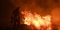 Ventos retornam e Califórnia emite alerta para incêndio