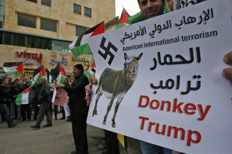 Embaixadora americana Nikki Haley alertou que informar&aacute; Trump sobre pa&iacute;ses que condenam decis&atilde;o sobre Jerusal&eacute;m