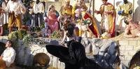 Ativista tenta arrancar estátua de Jesus de berço no Vaticano
