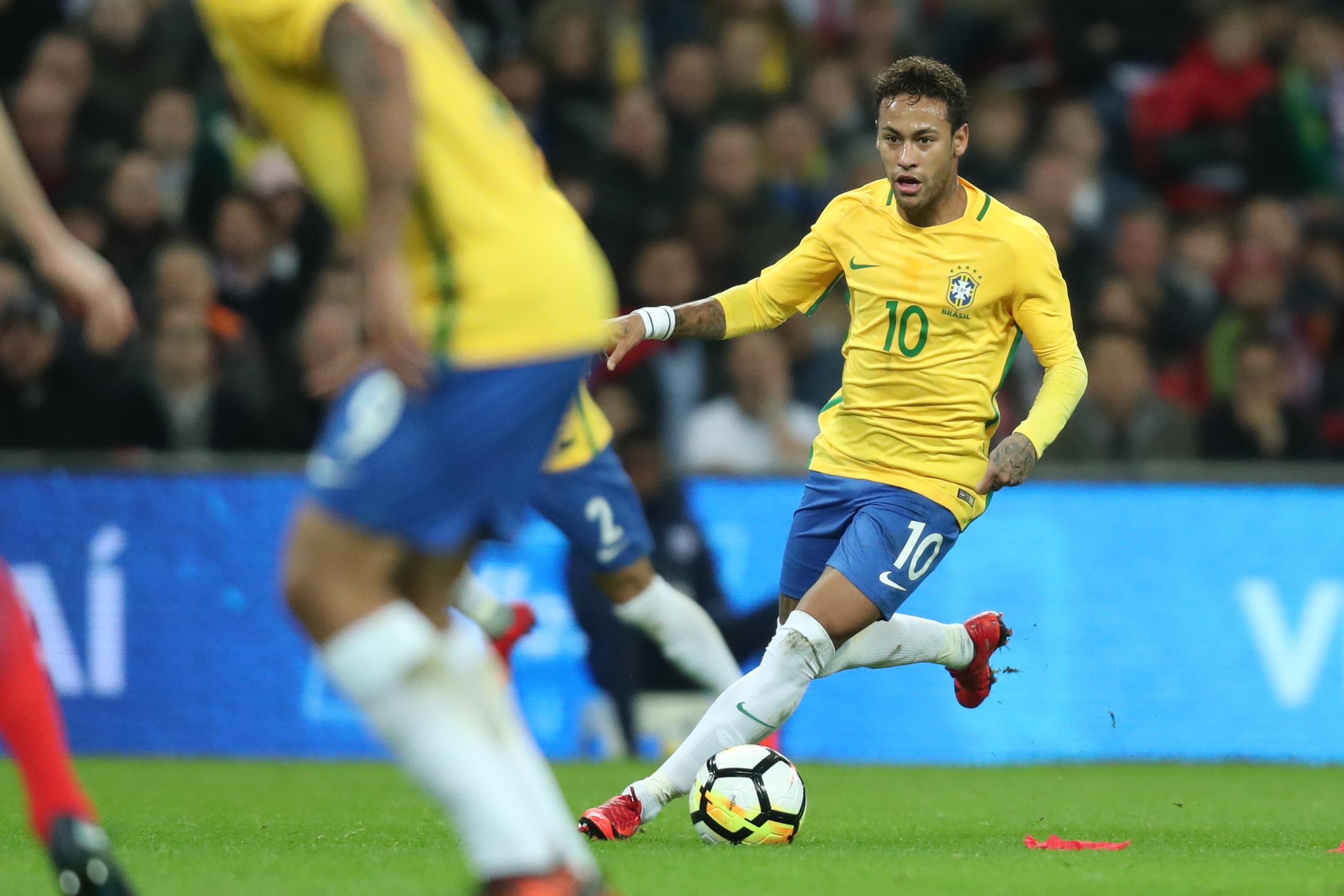 Ex-jogador ressaltou que camisa 10 da sele&ccedil;&atilde;o n&atilde;o precisa criar jogadas desde assumiu posi&ccedil;&atilde;o na Copa de 2014