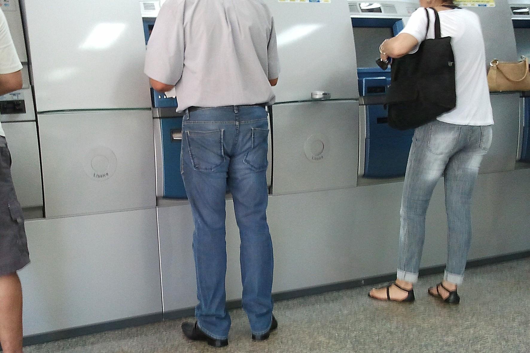 Opera&ccedil;&atilde;o dever&aacute; ser informada com no m&iacute;nimo tr&ecirc;s dias &uacute;teis de anteced&ecirc;ncia