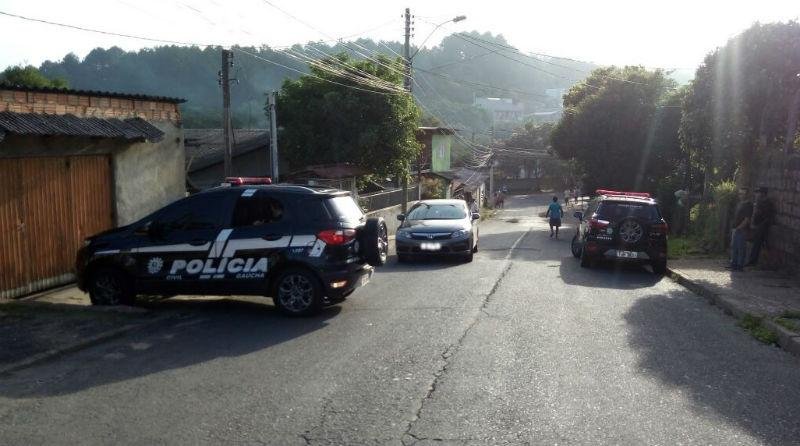 Chacina ocorreu me duas casas na avenida Deputado Ad&atilde;o Pretto
