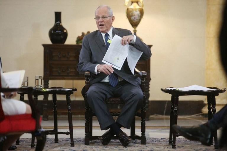 Ap&oacute;s escapar de cassa&ccedil;&atilde;o, Kuczynski perdeu muito apoio de aliados com decis&atilde;o