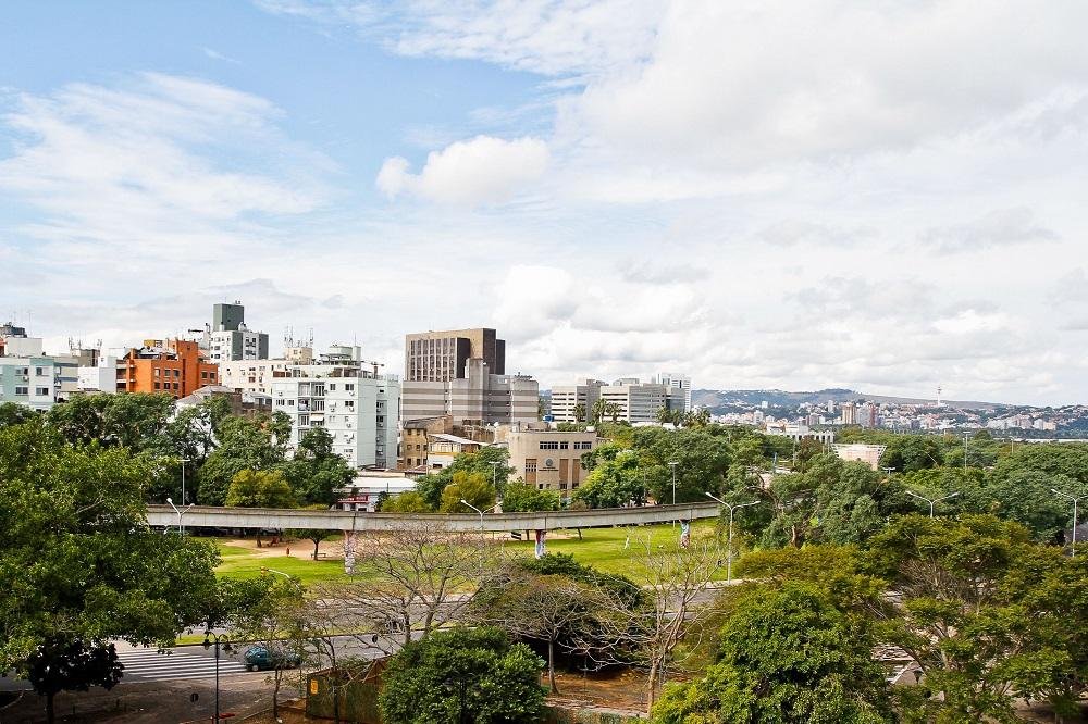 Porto Alegre ter&aacute; sexta de sol e nuvens 
