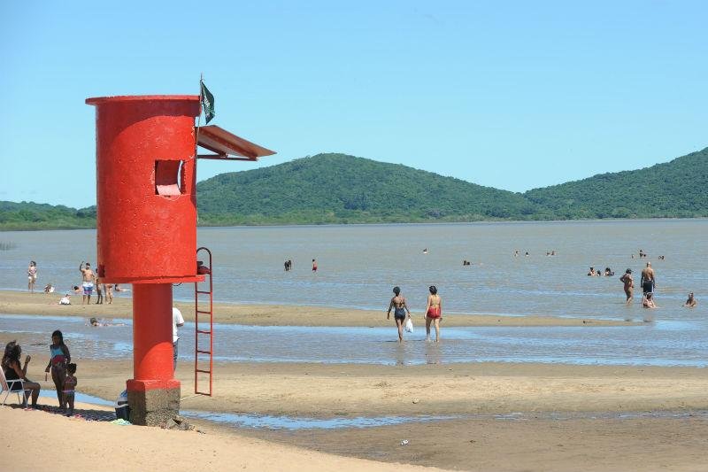 Praias do Bel&eacute;m Novo e Lami s&atilde;o atrativos para banhistas de Porto Alegre