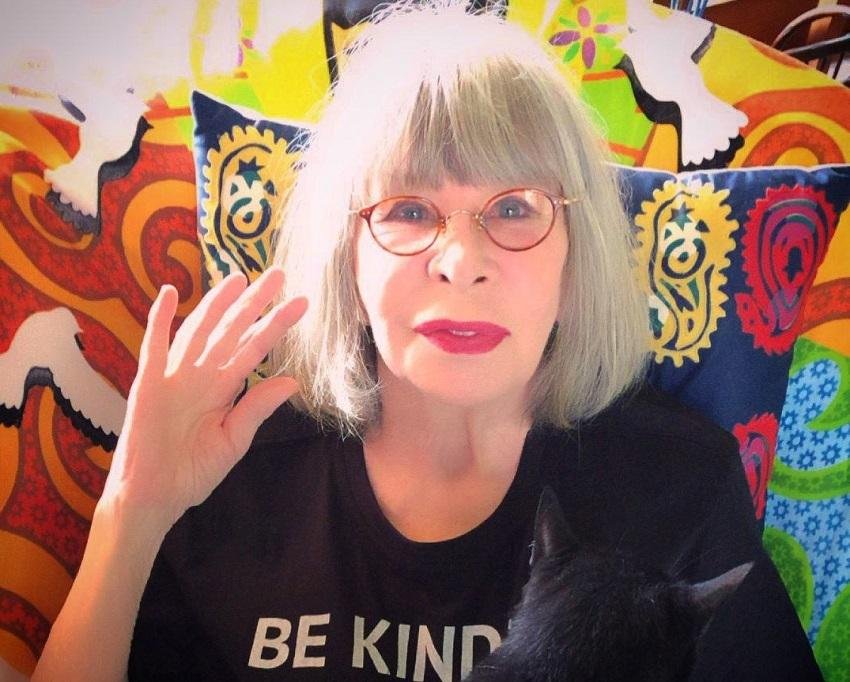 "Seria humanamente imposs&iacute;vel voltar a chacoalhar o esqueleto", diz a cantora ao refutar a possibilidade de novos shows