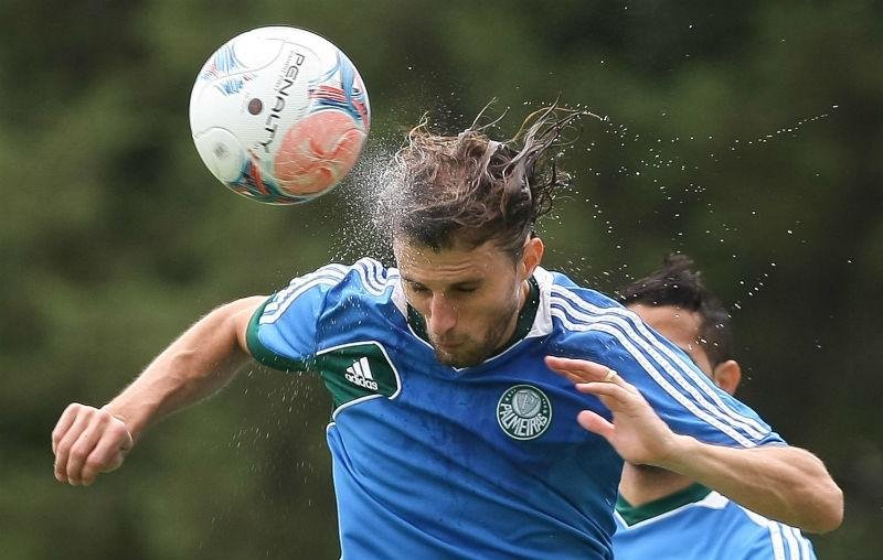 Dispensado do Fluminense, zagueiro Henrique desperta interesse do Corinthians