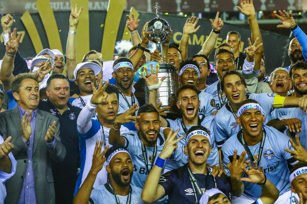 Quatro dos tricampe&otilde;es da Am&eacute;rica foram eleitos para a sele&ccedil;&atilde;o da temporada