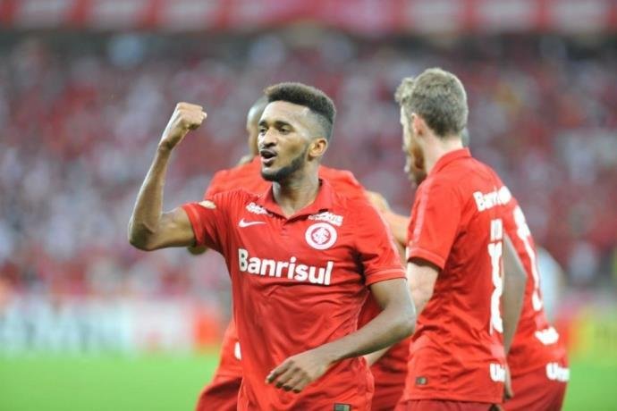Lateral Artur &eacute; o 19&ordm; jogador a ser liberado pelo Inter