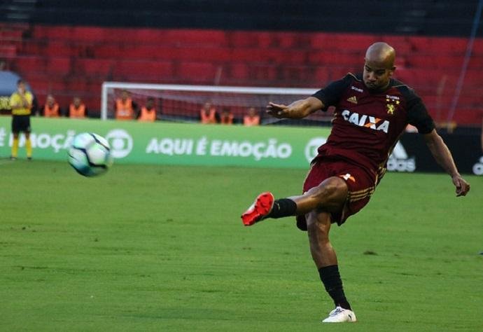 Melo cita agressividade de Patrick na marca&ccedil;&atilde;o e elogia volante do Inter