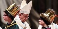 Papa Francisco recebendo fiéis