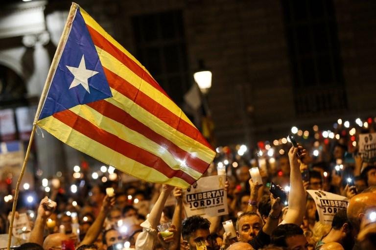 Governo espanhol diz que crise na Catalunha custou 1 bilh&atilde;o de euros  