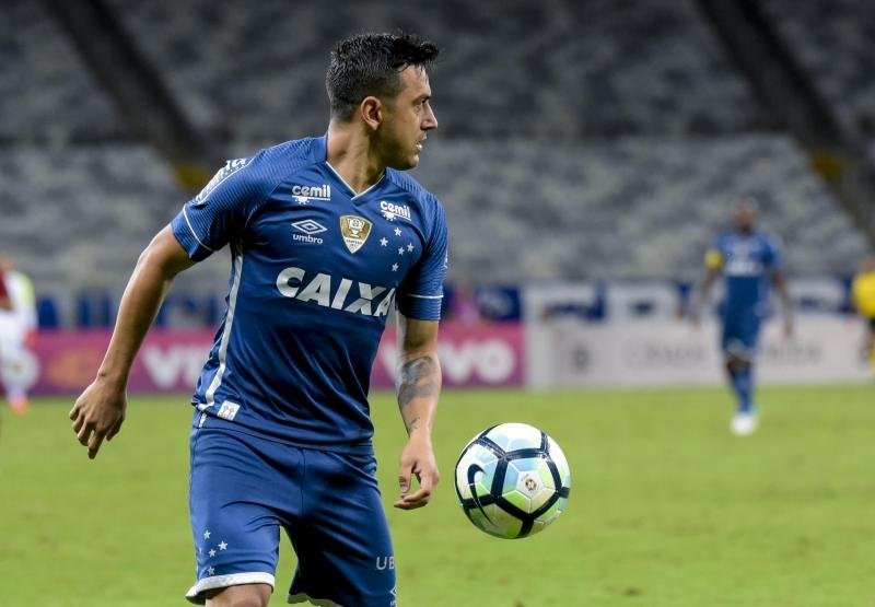 Robinho espera ficar livre das les&otilde;es no Cruzeiro durante a temporada de 2018
