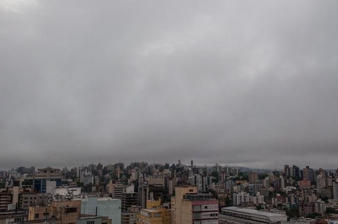 Frente fria deixa tempo inst&aacute;vel nesta ter&ccedil;a-feira