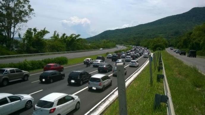 Mais de 71 mil ve&iacute;culos voltaram do Litoral Norte pela freeway