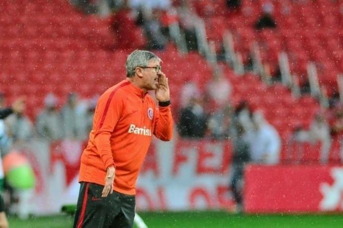 Odair dever&aacute; buscar solu&ccedil;&otilde;es no elenco at&eacute; chegada de novos refor&ccedil;os	