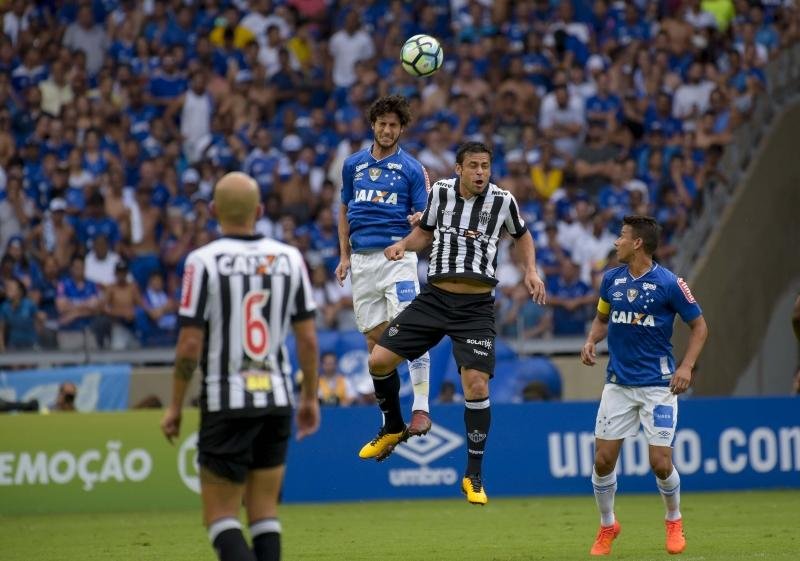 Volante Hudson e mais seis jogadores voltam ao S&atilde;o Paulo