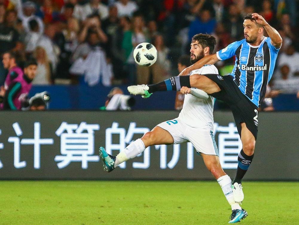 Maicon usou rede social para desejar sucesso na "nova etapa"