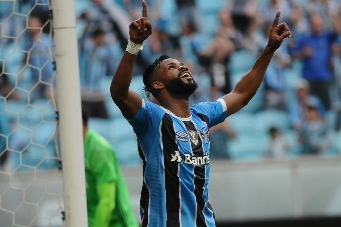 Fernandinho recebeu sondagem do futebol chin&ecirc;s
