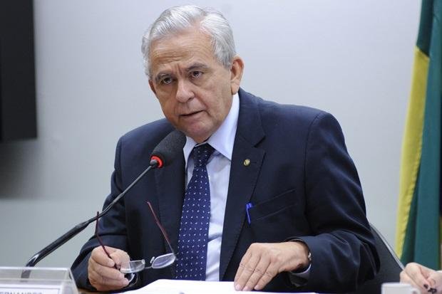 A posse de Fernandes ocorreria na quinta-feira