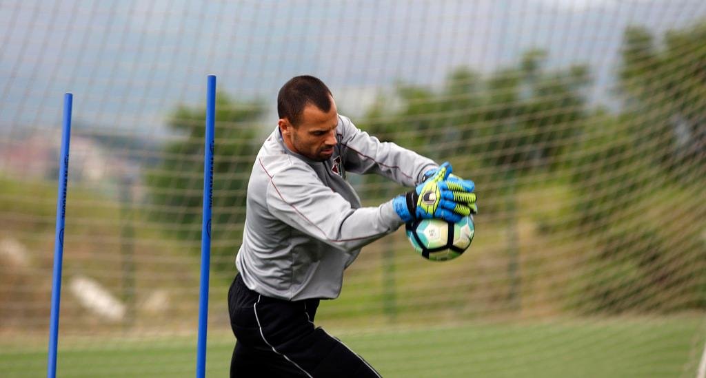 Diego Cavalieri foi um dos oito jogadores dispensados pelo Fluminense